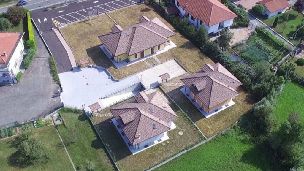 Lottizzazione con tre villette in legno X-LAM a Torino